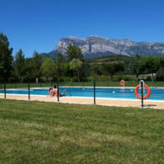 Piscina municipal Apartahotel Dos Rios Avenida Aínsa